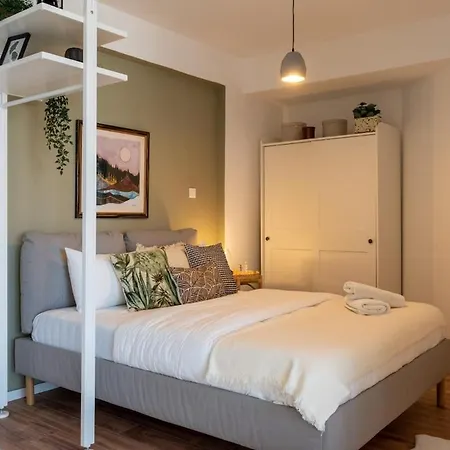 Luna - Homely W Balcony In Larnaca