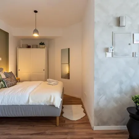 Luna - Homely W Balcony In Larnaca