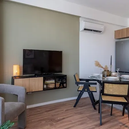 Lejlighed Luna - Homely W Balcony In