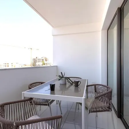 Luna - Homely W Balcony In Lejlighed *