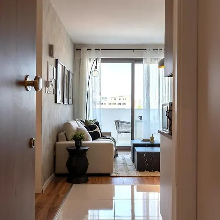 Lejlighed Luna - Homely W Balcony In *