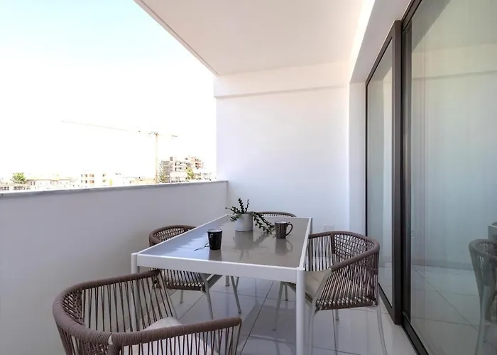 Luna - Homely W Balcony In Lejlighed *