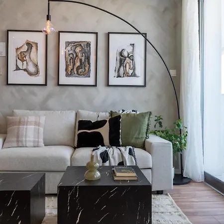 Apartment Luna - Homely W Balcony In