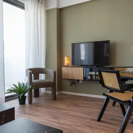 Apartment Luna - Homely W Balcony In Larnaca